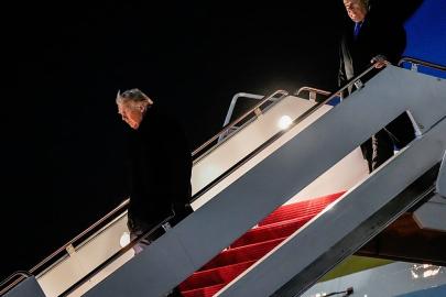 Trump'ın uçağı arızalandı, Washington'a geri döndü