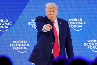 Trump'tan Grönland mesajı: Gümrük vergileri iptal edilecek