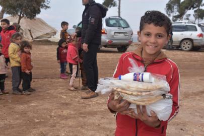 Umut Kervanı, Afrin'de çatışmanın mağdurlarına sıcak aş dağıttı