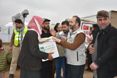 Umut Kervanı Aynelarap'ta sivil halka yardım dağıttı
