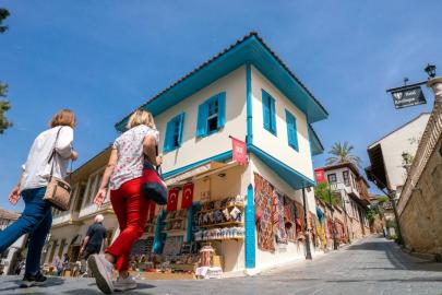 Yerli turistler geçen yılın üçüncü çeyreğinde 276 milyar lira harcama yaptı