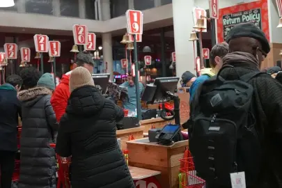 Yoğun kar ve dondurucu soğuk beklenen ABD'de süpermarketler boşaldı