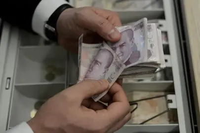 Yurt içi yerleşiklerin tüketici kredileri azaldı