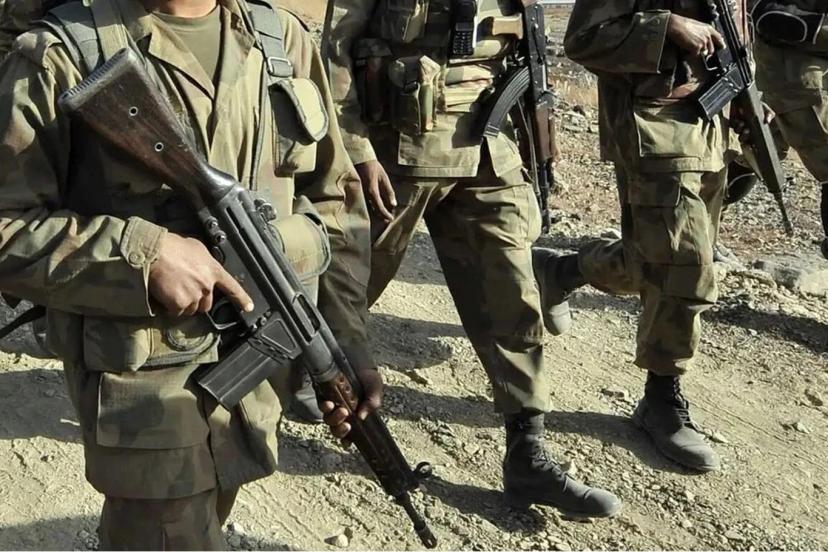 Afgan ve Pakistan güçleri arasında sınır boyunca çatışmalar çıktı