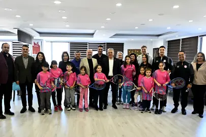 Antalya Muratpaşa'da minik raketler turnuva yolunda