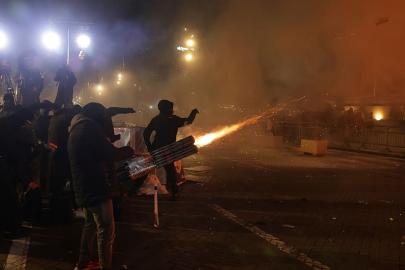 Arnavutluk Tiran'da hükümet karşıtı gösterilerde polisle çatışma