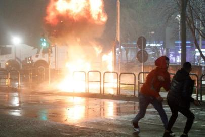 Arnavutluk'ta halk, hükümet karşıtı eylem düzenledi