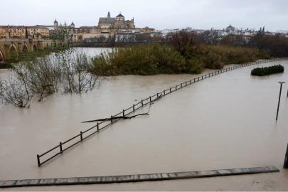 Aşırı hava koşulları Avrupa ülkelerinde can kayıplarına ve ağır hasara yol açtı
