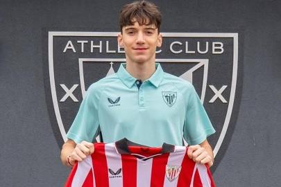 Athletic Bilbao tarihine geçti! Tayfun Korkut'un oğlu Efe Korkut imzayı attı