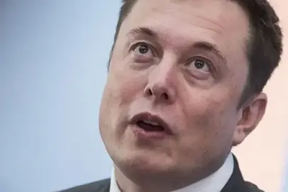 Elon Musk serveti 800 milyar doları aşan ilk kişi oldu