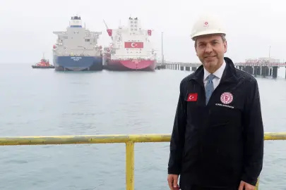 Ertuğrul Gazi FSRU’da kritik transfer... Türkiye'nin gazlaştırma kapasitesi 200 milyon metreküpe çıkıyor