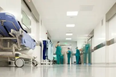 Fransa'da kalçasına mermi soktu