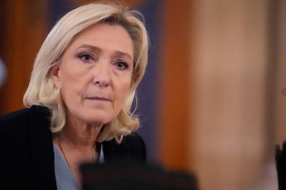 Fransız savcılar Marine Le Pen’e 5 yıl kamu görevinden men talep etti