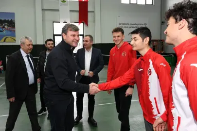 Genç sporculara moral desteği! Ertuğrul Sağlam Osmangazi’de