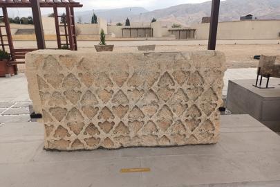 Hasankeyf Müzesi bahçesinde taş eserler ziyaretçilerini bekliyor