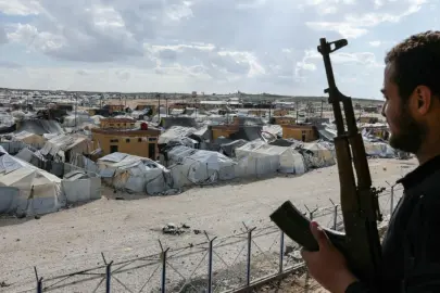 IŞİD bağlantılı ailelerin tutulduğu gözaltı kampından ‘toplu kaçış’