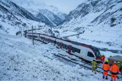 İsviçre'de tren, çığ nedeniyle raydan çıktı