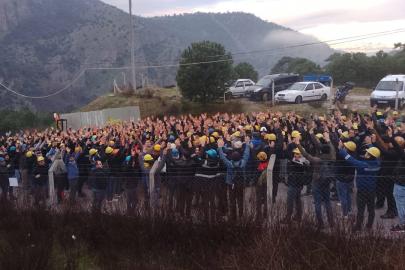 İzmir'de işçiler hakları için direniyor