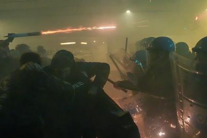 Kış Olimpiyatları köyü yakınında protestolar: İtalyan polisi gazla müdahale etti