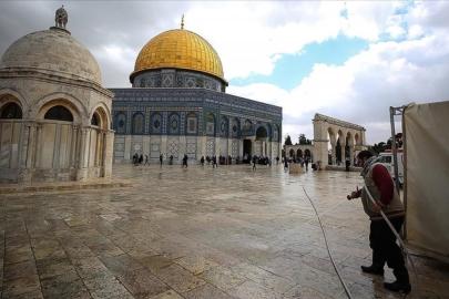 Kısıtlamalara rağmen Filistinliler ilk cuma namazında Mescid-i Aksa’da buluştu