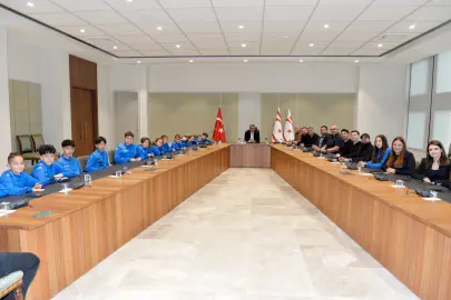 KKTC Cumhurbaşkanı Erhürman, sporcularla buluştu