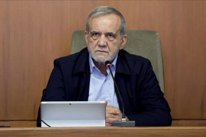 Mesud Pezeşkiyan: Baskı ve zorluklara boyun eğmeyeceğiz