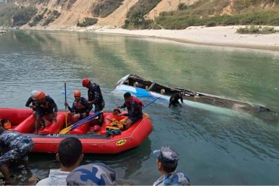 Nepal'de otobüs nehre düştü: 10 ölü