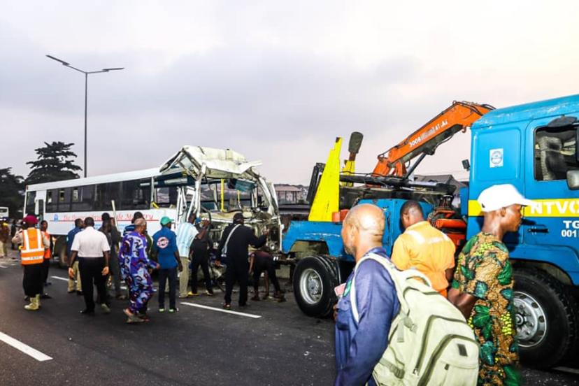 Nijerya'da yolcu otobüsüyle kamyonun çarpıştı: 11 ölü, 27 yaralı