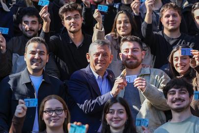 Özgür Özel, Boğaziçi Üniversitesi'nde: Öğrenci kartlarıyla poz verdiler