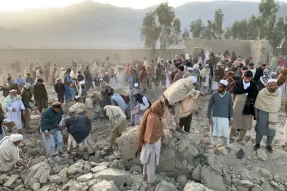 Pakistan, Afganistan'da hava saldırıları düzenledi, ‘onlarca kişi öldü ve yaralandı’
