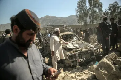 Pakistan, Afganistan'ı bombaladı