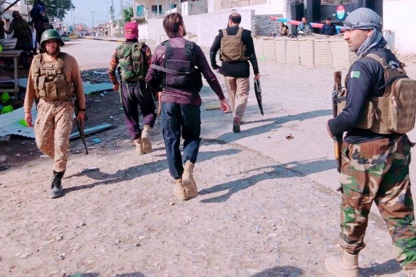 Pakistan'da bombalı saldırı: 12 ölü