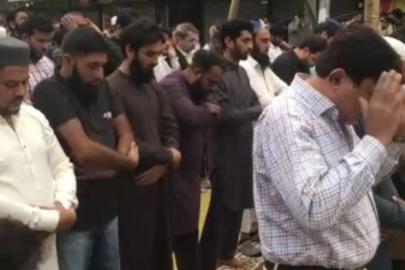 Pakistan'da cuma namazı emniyet ekipleri refakatinde kılındı