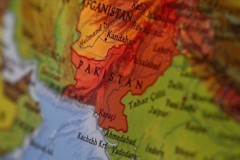 Pakistan'da güvenlik güçlerine bombalı saldırı: 10 ölü