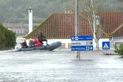 Portekiz onlarca yılın en şiddetli seliyle boğuşuyor: Fırtına Marta yolda