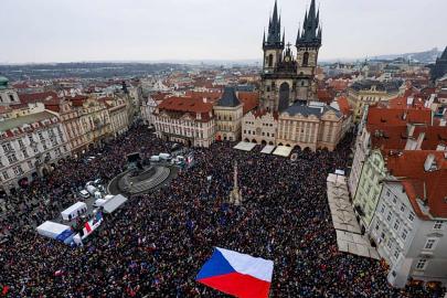 Prag’da büyük miting: Cumhurbaşkanı Pavel’e destek, hükümete tepki