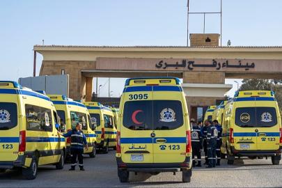 Refah Kapısı açıldı: Binlerce hasta için geçiş bir yıldan uzun sürecek