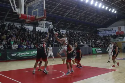 Sakarya potasında taraftar önünde net galibiyet