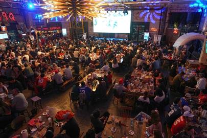 Seattle sokaklarında havai fişekli Super Bowl kutlaması