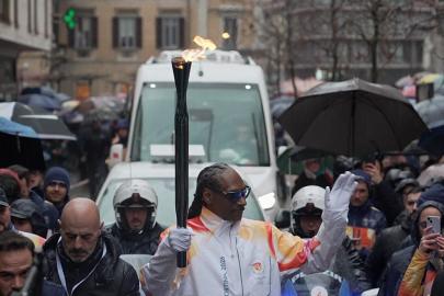 Snoop Dogg, Gallarate'de olimpiyat meşalesi koşusuna sürprizle katıldı
