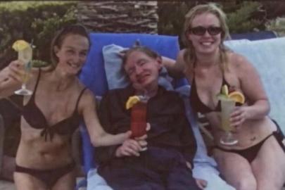 Stephen Hawking'in Epstein dosyalarındaki fotoğrafı tartışma yarattı