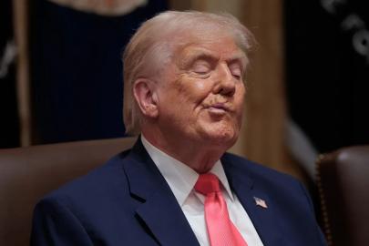 Trump'tan çelişkili mesajlar: Müzakere övgüsü, askeri tehdit