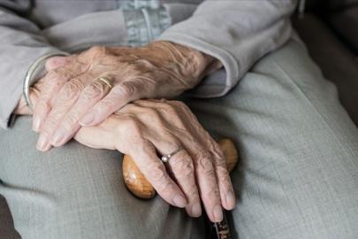 Türkiye'de 100 yaşına merdiven dayayan 244 bin kişi yaşıyor