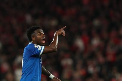 Vinicius Jr’a yönelik ırkçı sözler iddiası Şampiyonlar Ligi’ni sarstı