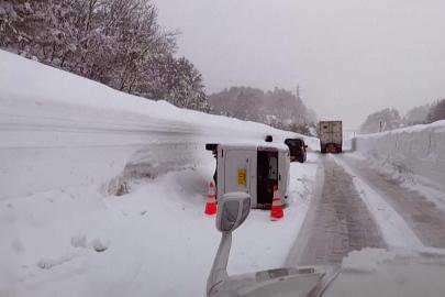 Yoğun kar Japonya’yı felç etti: 30 ölü, uzak bölgeler kar altında