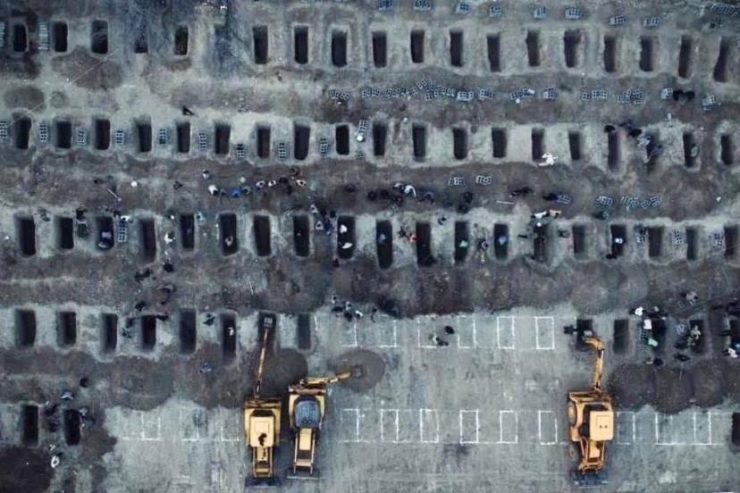 Abbas Arakçi, katledilen ilkokul öğrencilerinin mezar yerlerini paylaştı