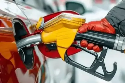 Akaryakıt zamlarına yeni hamle: Eşel mobil sistemi devreye girdi, 10 liralık artışın sadece 2,5 lirası vatandaşa yansıyacak