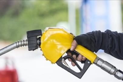 Akaryakıtta indirim: Motorinin litresi 70 liranın altına geriledi