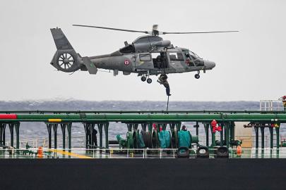 Akdeniz'de alarm: Mürettebatsız Rus tankeri Libya sularına sürükleniyor