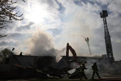 Almanya'da gece kulübünde yangın: Facianın eşiğinden dönüldü, 750 kişi tahliye edildi